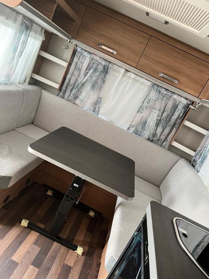 Lakokocsik A Tengerparton - Caravans At The Sandy Beach Privlaka  Exterior foto